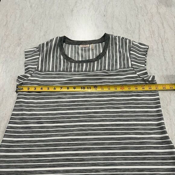 LOGO Lotus Lori Goldstein Gray White Striped Short Sleeve Top Size 1X - Picture 8 of 12